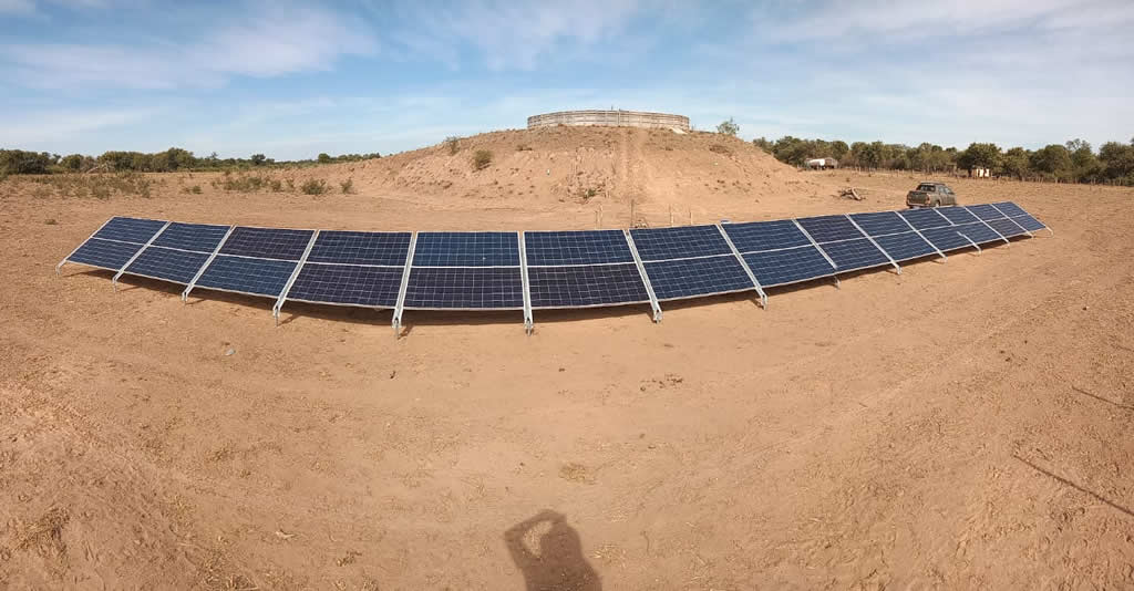Nueva obra de bombeo solar para provisión de agua en ganadería