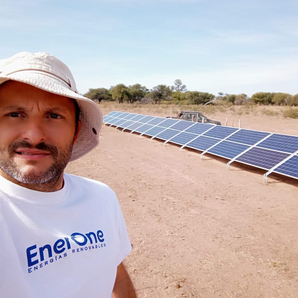 Obra de bombeo solar para provisión de agua en ganadería